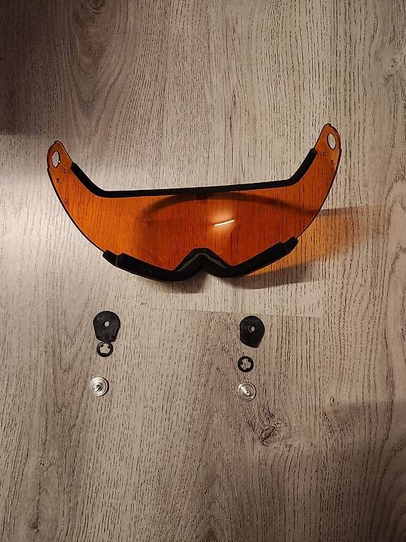 Caschi: Visière pour casque de ski – Usato da Biel/Bienne venduto da eca_79wj