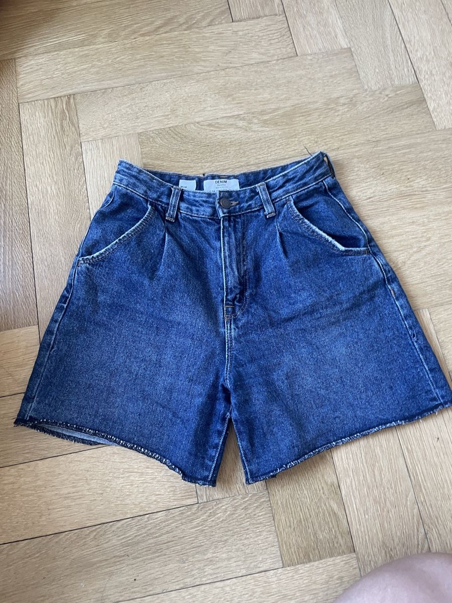 Bershka Jeans: Kurze Mom Jeans – Usato da Liebefeld venduto da riv_dpw6