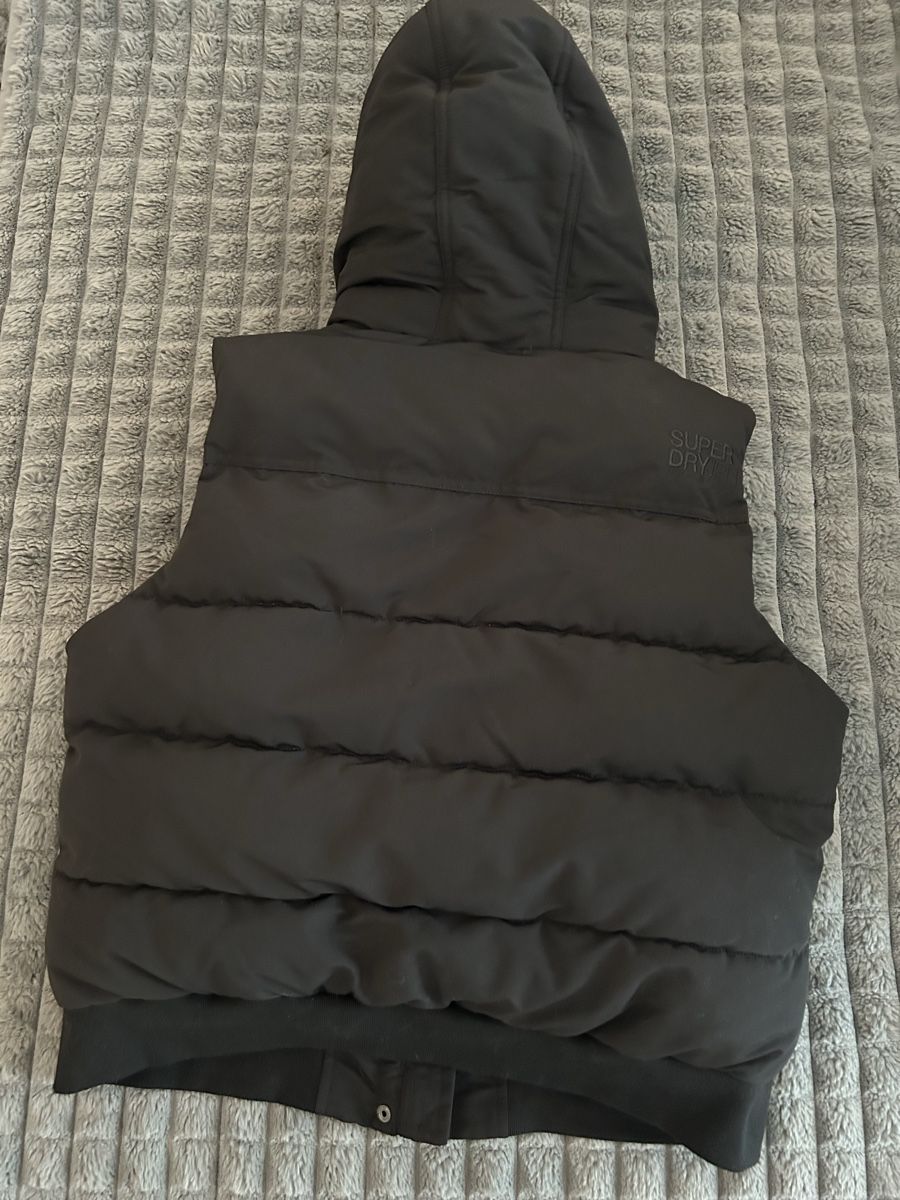 Gilet & Giacche senza maniche: Superdry Everest Weste schwarz – Usato da Tägerschen venduto da Tommylee88 1