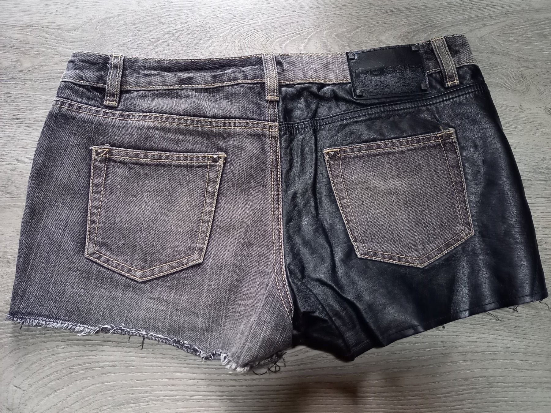 Hosen: Kurzhose  M/L – Gebraucht aus Bätterkinden von Elefantenzoo 1