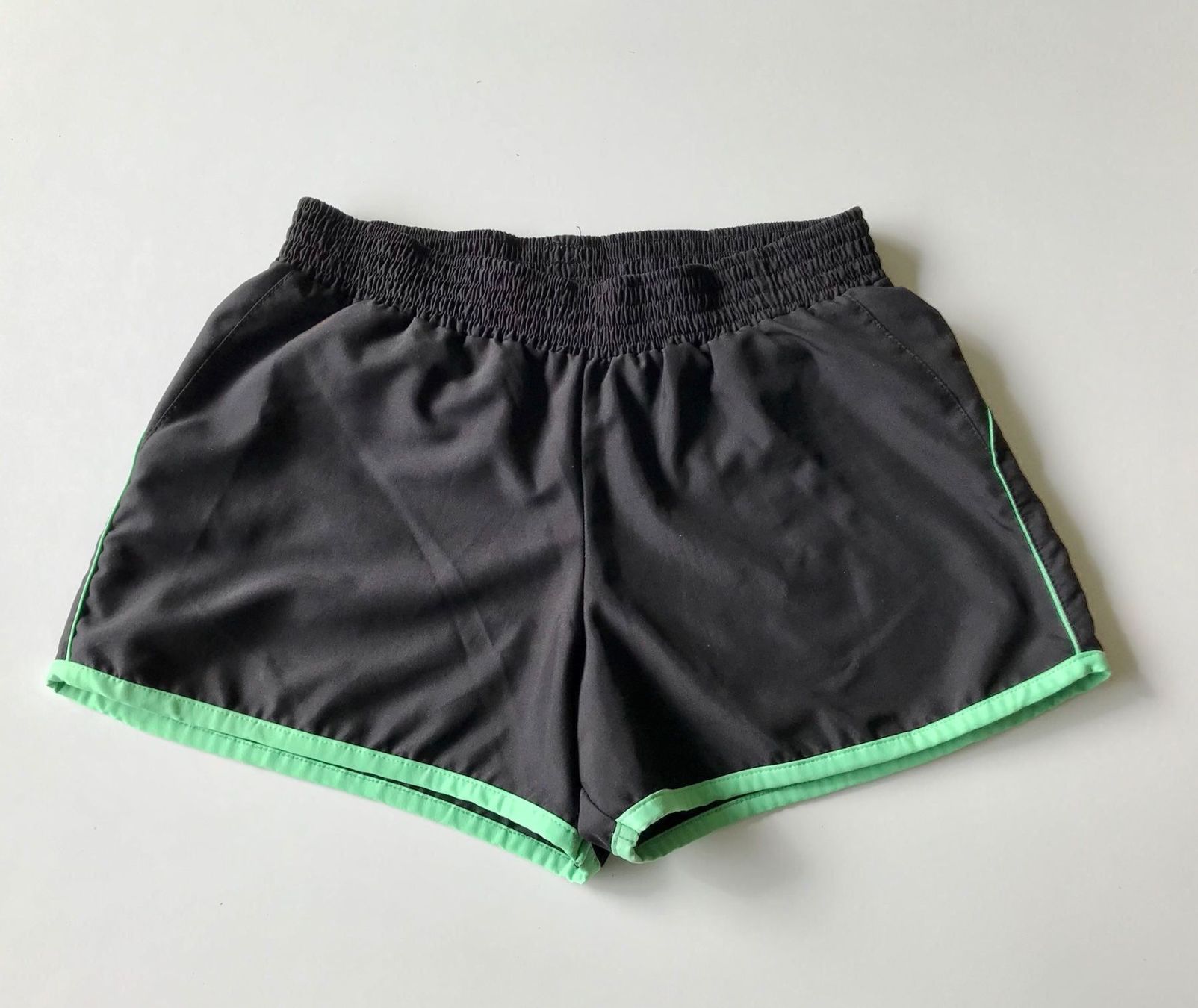 Hosen: Shorts Extend funktionell Gr. 164 – Gebraucht aus Wädenswil von JJ15