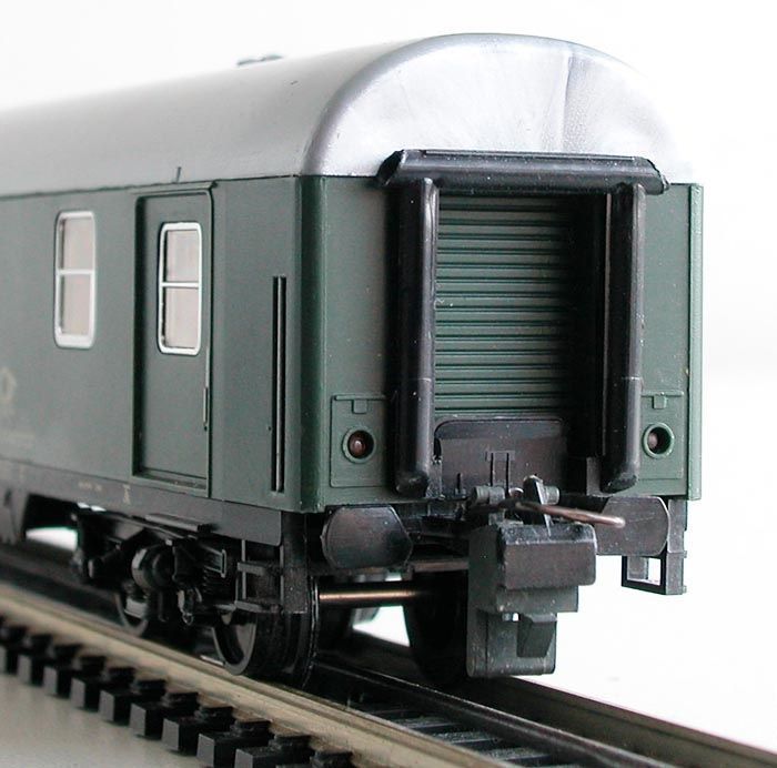 Trix Modellini di ferrovie: Trix Gepäckwagen der DB Spur H0 – Usato da Oberwil BL venduto da Klang 2