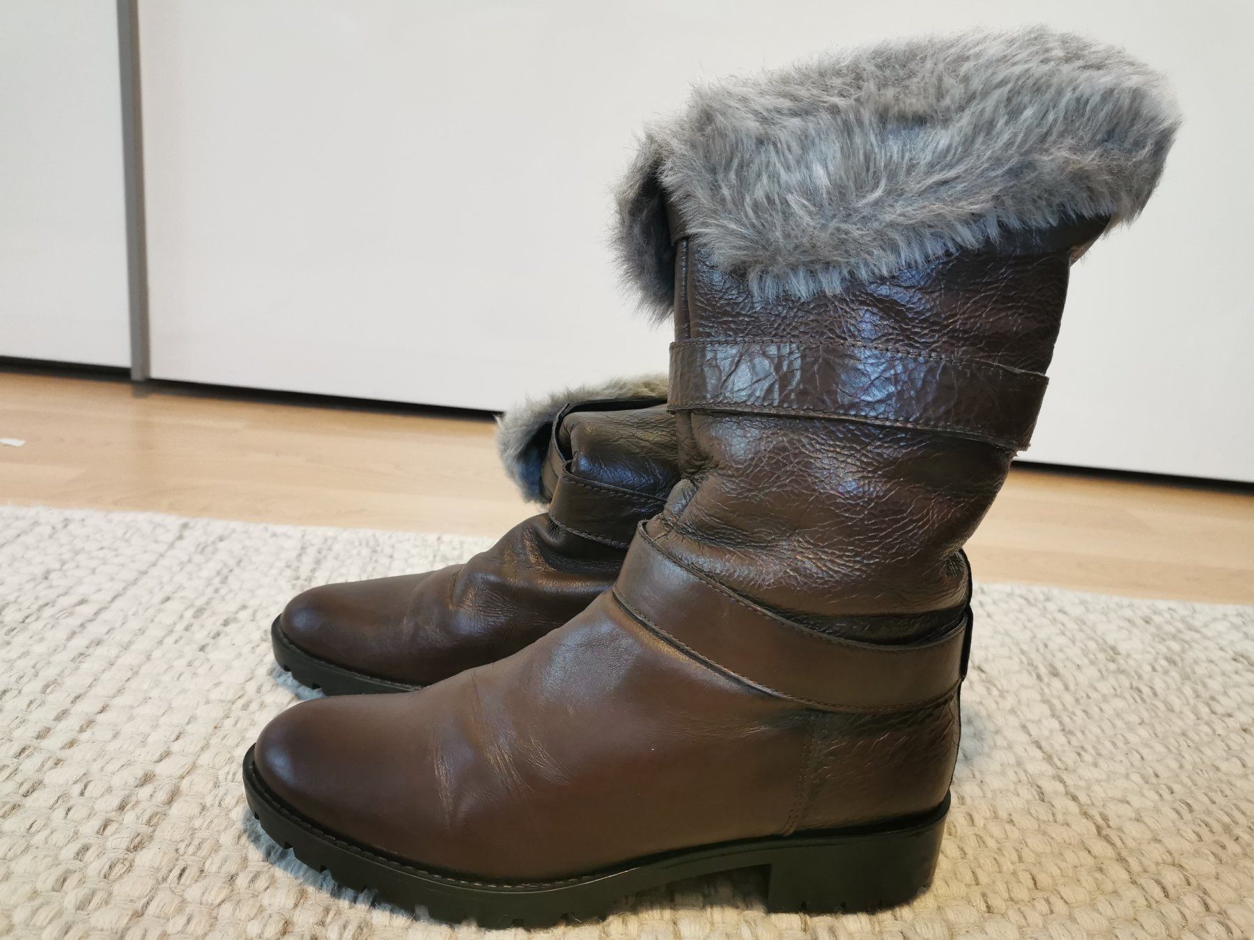 Scarpe da donna: Bata Lederstiefel mit Fellbesatz – Usato da Luzern venduto da buypie 2