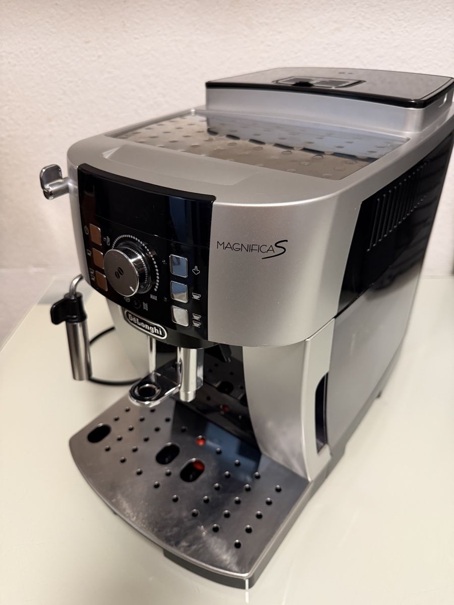 De'Longhi Macchine per caffè & Macchine per espresso: De‘Longhi Magnifica S – Usato da Landquart venduto da nnf_hj8k 1