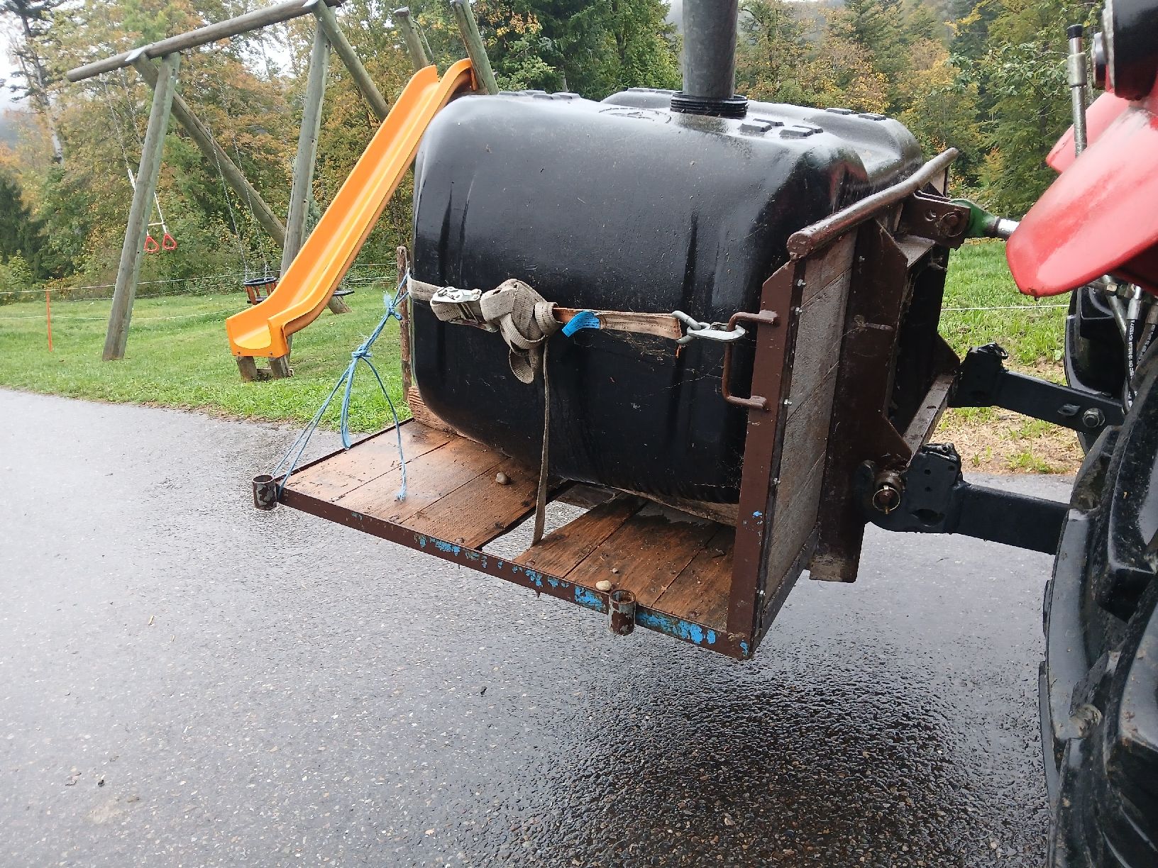Abbeveratoi e trogoli: 3-Punkt Brüggli mit 500l Wassertank – Difettoso da Sternenberg venduto da lunaster 3