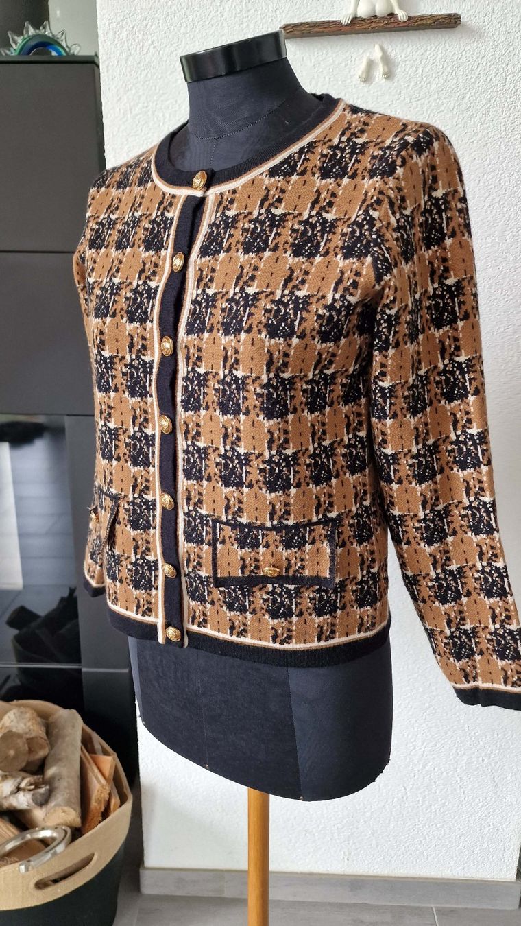 Jacken: Schöne Strickjacke mit Modal – Gebraucht aus Wil  AG von Kfloh 2