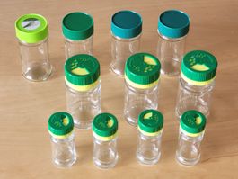 11 Gewürzgläser (7 grosse, 4 kleine) grün