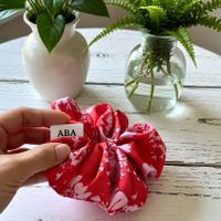 Scrunchie - Blumenrot - Elegant und Sanft - Neu - Handgemach