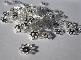 50 Perlenkappen versilbert, glatt, 8mm