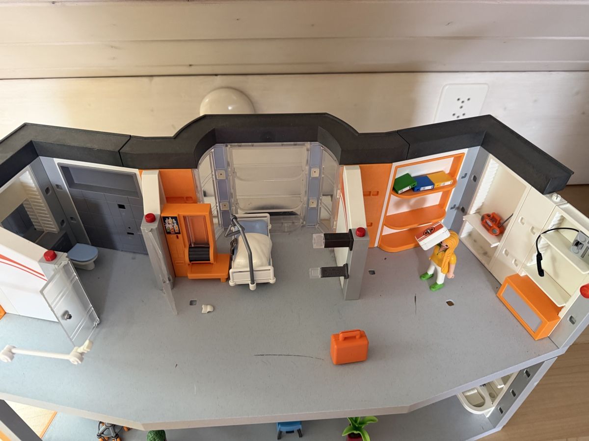 Playmobil Giocattoli: Playmobil Spital – Usato da Steinen venduto da LaBelle16 1