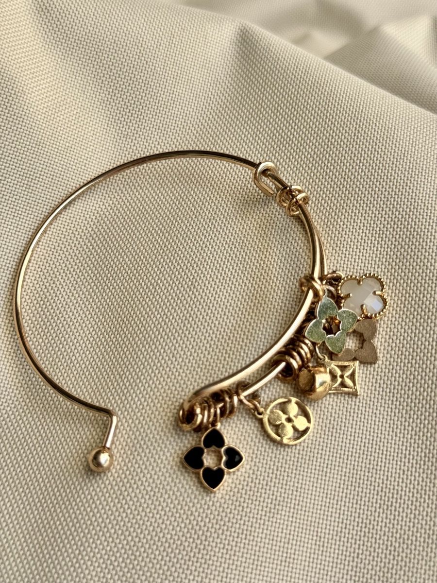 Bracciali & Braccialetti: ✨Modischer Armreif mit Anhängern ✨ – Usato da zürich venduto da Bailey17 1