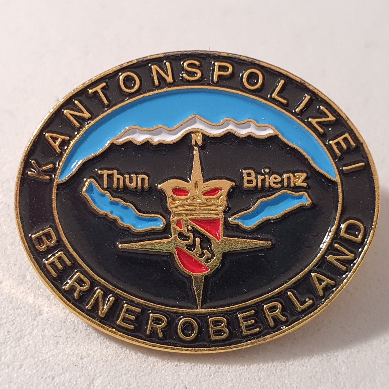 Placchette & Badge: AA072 - Pin Kantonspolizei Berneroberland THUN & BRIENZ – Usato da Reinach BL venduto da Boston-Verkauf