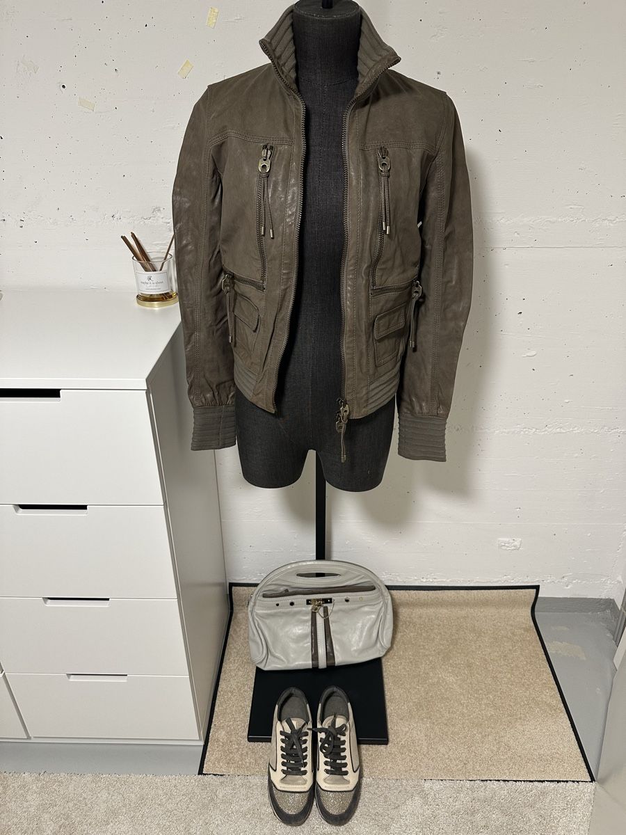 Bally Giacche: Bally Leather Jacket, IT 40, Lambskin, Olive Green, Chic 51 – Nuovo (secondo la descrizione) da Sarnen venduto da vik_jw5z 1