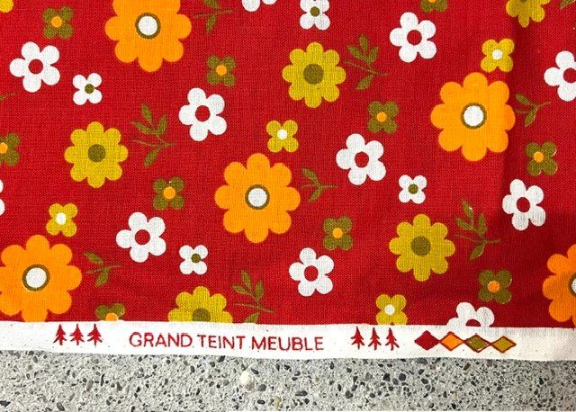Tessuti: Stoff mit Blümchen 70er roter Hintergrund – Usato da Zürich venduto da gigimai67 1