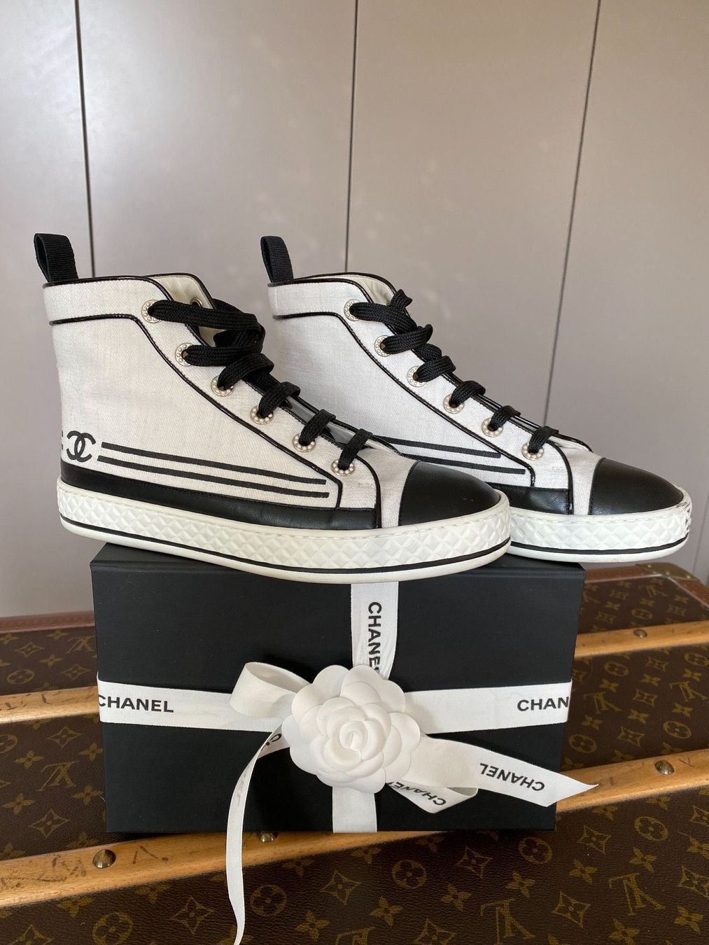 Chanel Scarpe da donna: Original Chanel sneakers, full set – Usato da Kilchberg ZH venduto da happyymee