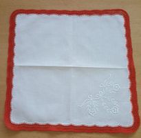 Taschentuch umhäkelt / Handarbeit