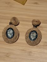 Earrings with cameo and pouch gold colored