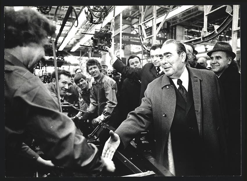 Fotografie & Manifesti: Fotografie Leonid Breschnew schüttelt e – Usato da Berlin venduto da bartko-reher