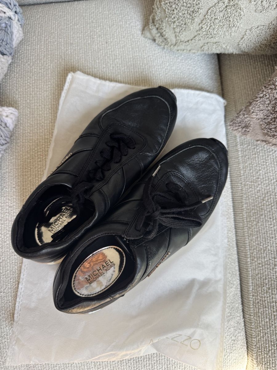 Michael Kors Scarpe da donna: MICHAEL KORS Sneaker Schwarz Leder Grösse 38 – Usato da Winterthur venduto da Flomiverse 2