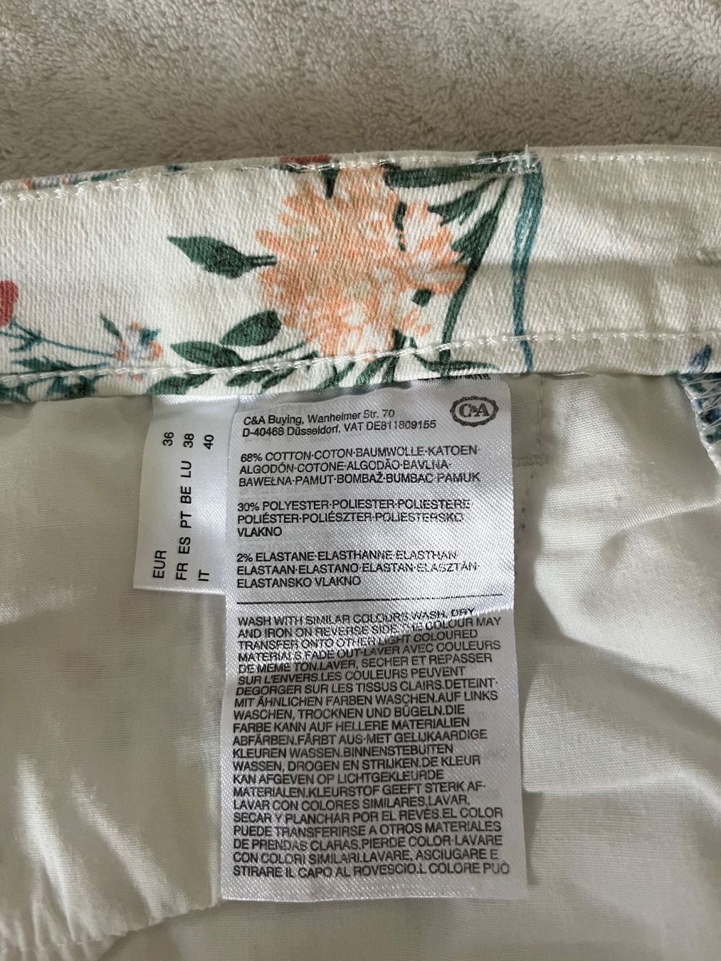 C&A Jeans: Jeans beige mit Blumen - Muster , Grösse 36 – Usato da Lohn-Ammannsegg venduto da panywa 2