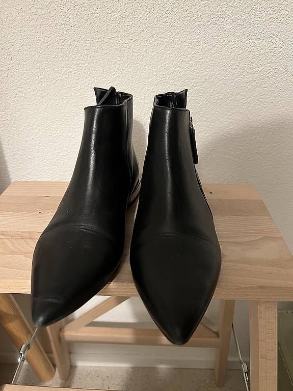 Scarpe da donna: Stivaletto pelle nera – Usato da Luzern venduto da mic_99vf 2