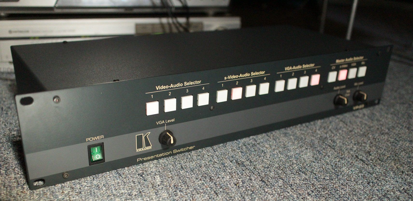 Strumenti musicali: audio video selector en parfait état – Usato da Vaulion venduto da akedia