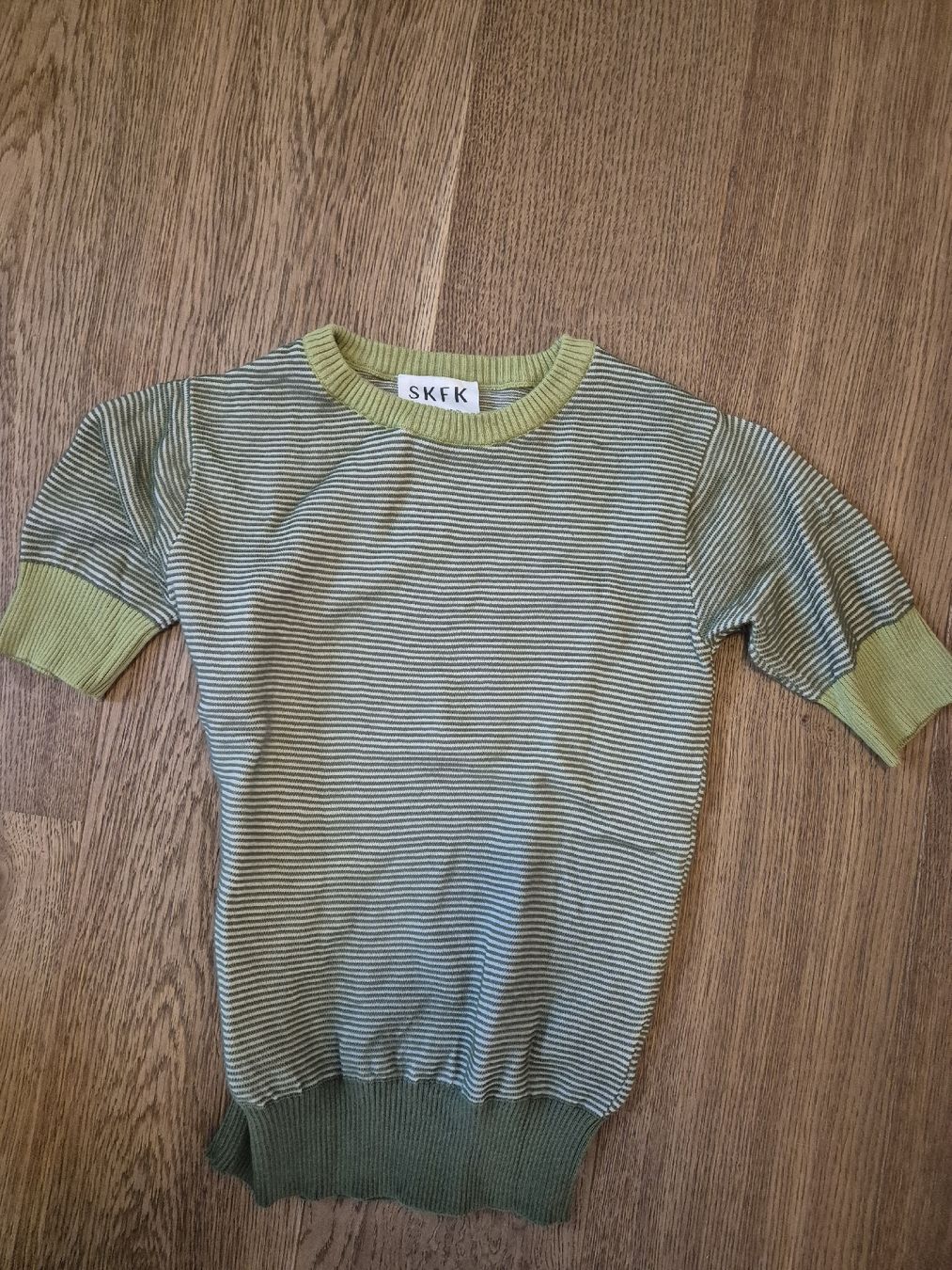 Pullover & Sweatshirts: SKFK pull shortarm Gr.38 grun – Gebraucht aus Ostermundigen von Louhdezd