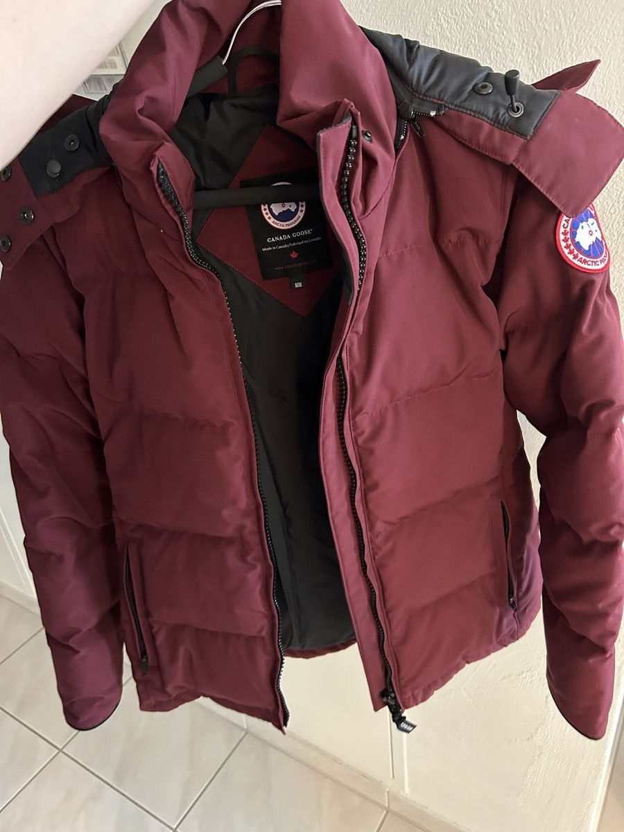 Canada Goose Vestes: Canada Goose Jacke Bordeaux – D'occasion à Jona par tra.sch