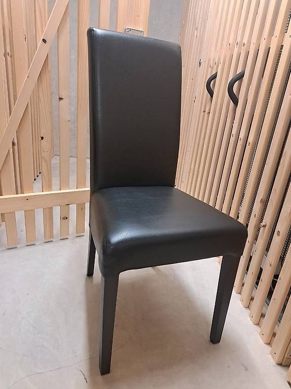 Sedie: Schwarze Stühle 6x – Usato da Malters venduto da FuchsO