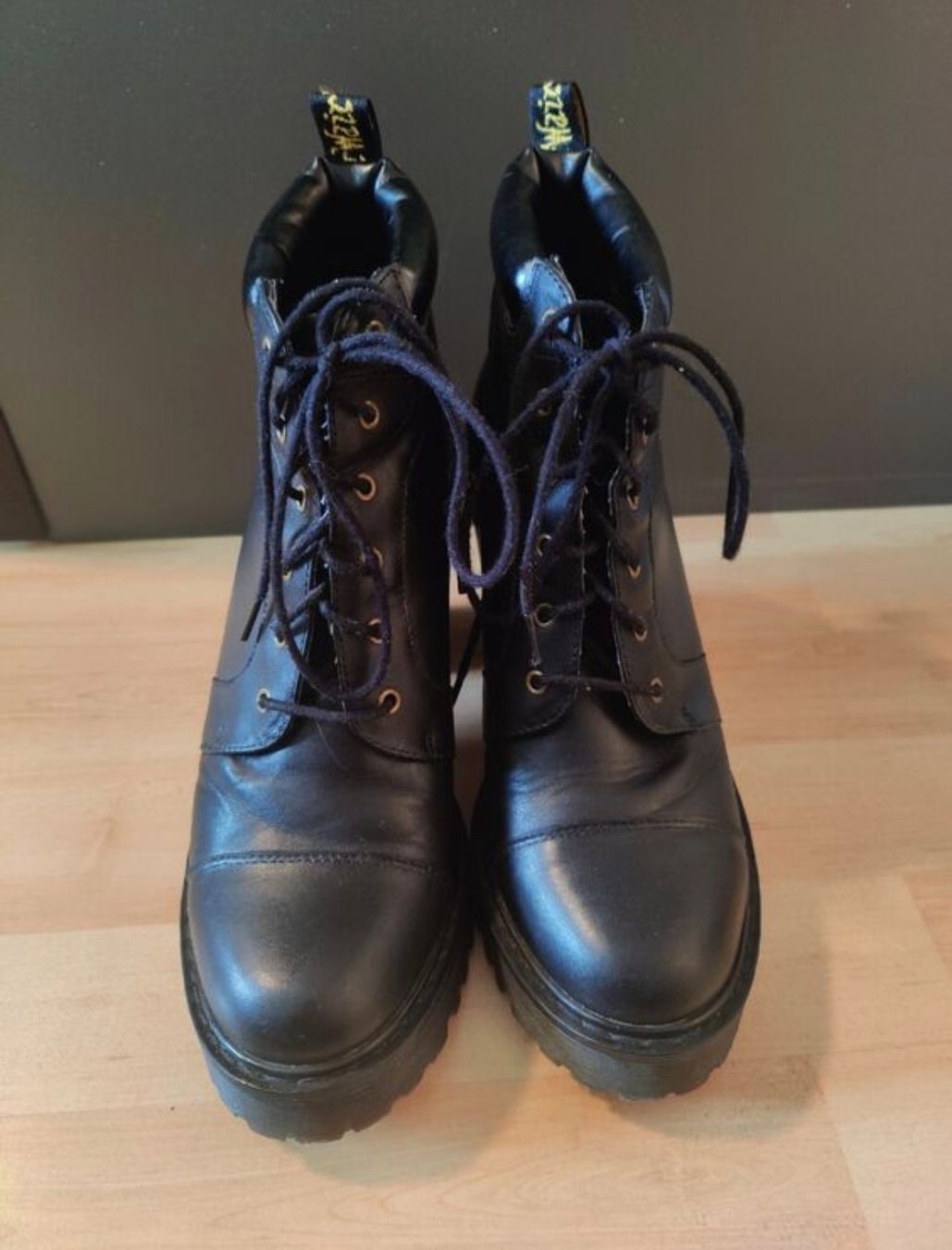 Dr. Martens Scarpe da donna: Dr. Martens Averil 41 – Usato da Laufen venduto da Adrapan 1