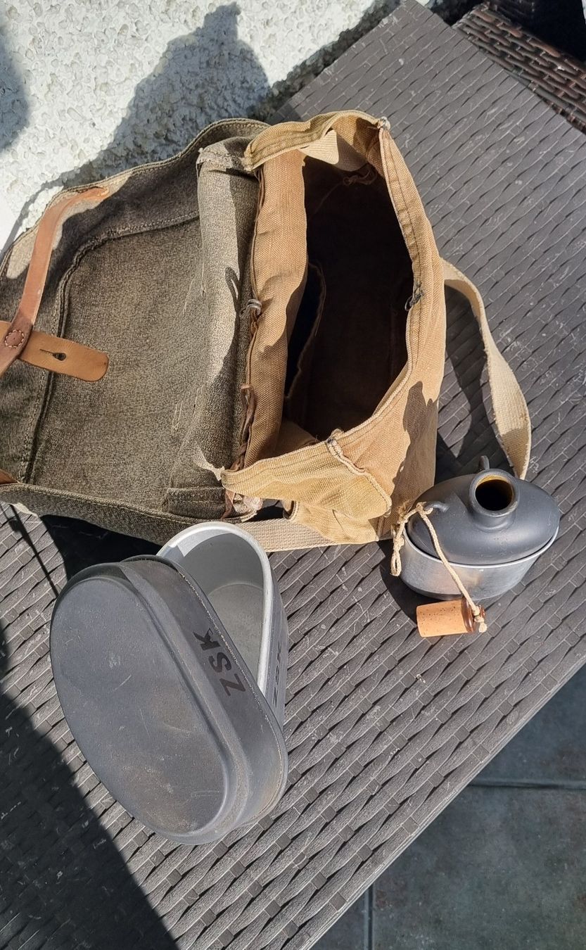 Schweizer Armee Borse: Original Schweizer Armee Kochgeschirr mit Rucksack. Top! – Nuovo (secondo la descrizione) da Kloten venduto da Waltiboy 4