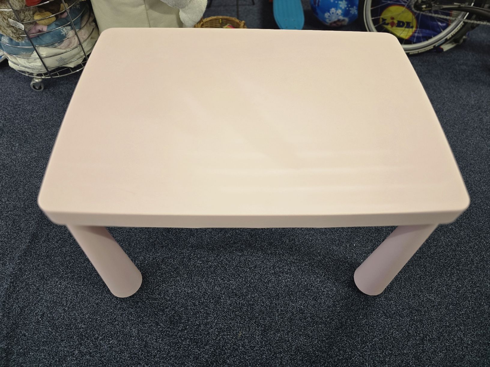 Ikea Tischset: Ikea Mammut Kindertisch mit zwei Kinderstühle – Gebraucht aus St. Gallen von CAPYCORP 1