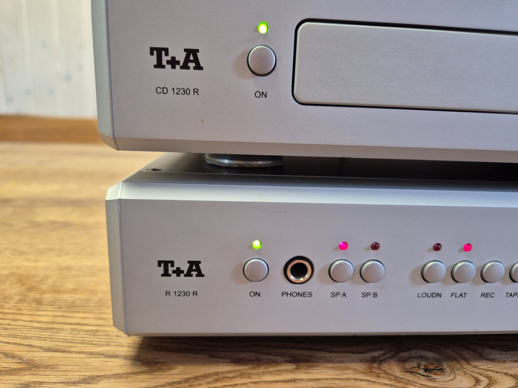 T+A Ricevitori: T+A Receiver und CD Player – Usato da Rorschacherberg venduto da Wumbler 2