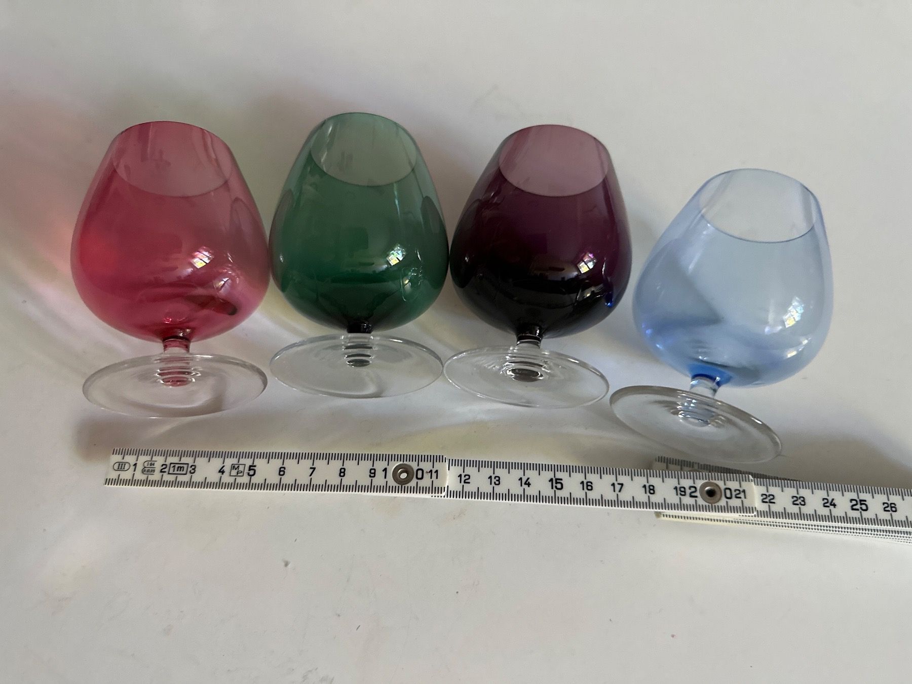 Verres: 4 verschiedenfarbige Gläser – D'occasion à Zürich par Chaeffeler 4