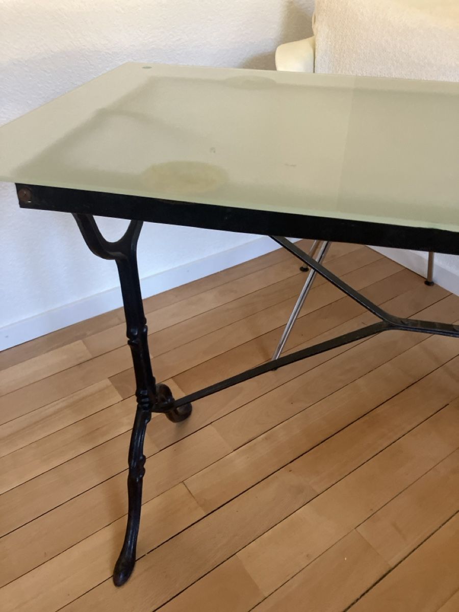 Tavoli: Antiker Tisch mit Glasplatte – Usato da Olten venduto da patpeyer