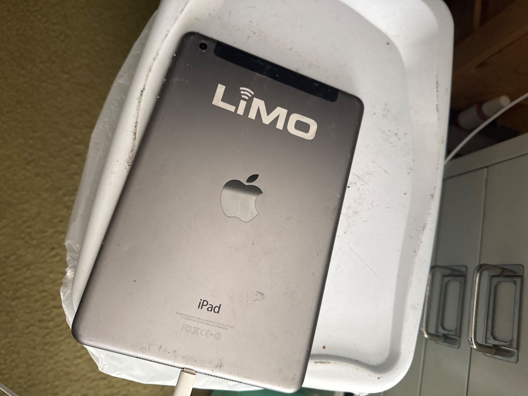 Apple Tablet PC: Ipad mini 2 - A1490 - icloude – Difettoso da Olten venduto da HoYa01 2