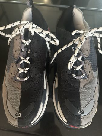 Balenciaga Triple S Sneakers, size 43 - stylish kicks!