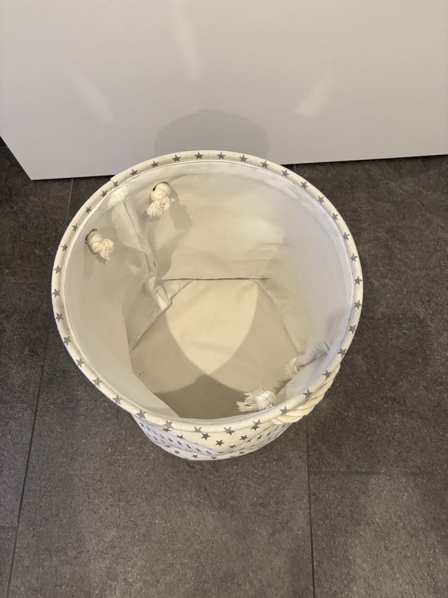 Altro per la casa: Aufbewahrungskorb cremeweiss mit grauen Sternchen – Usato da Aeschi SO venduto da Bluemail 1