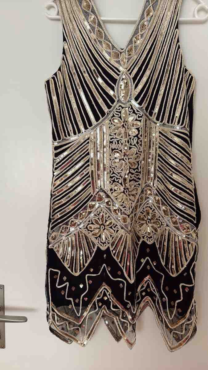 Kleider: Flapper Dress with Sequins Black Gold Size S – Gebraucht aus Luzern von Alsu_Lucerne