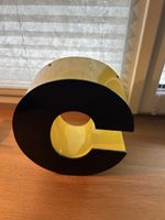Buchstabe C Leuchtreklame Kunststoff gelb schwarz gebraucht
