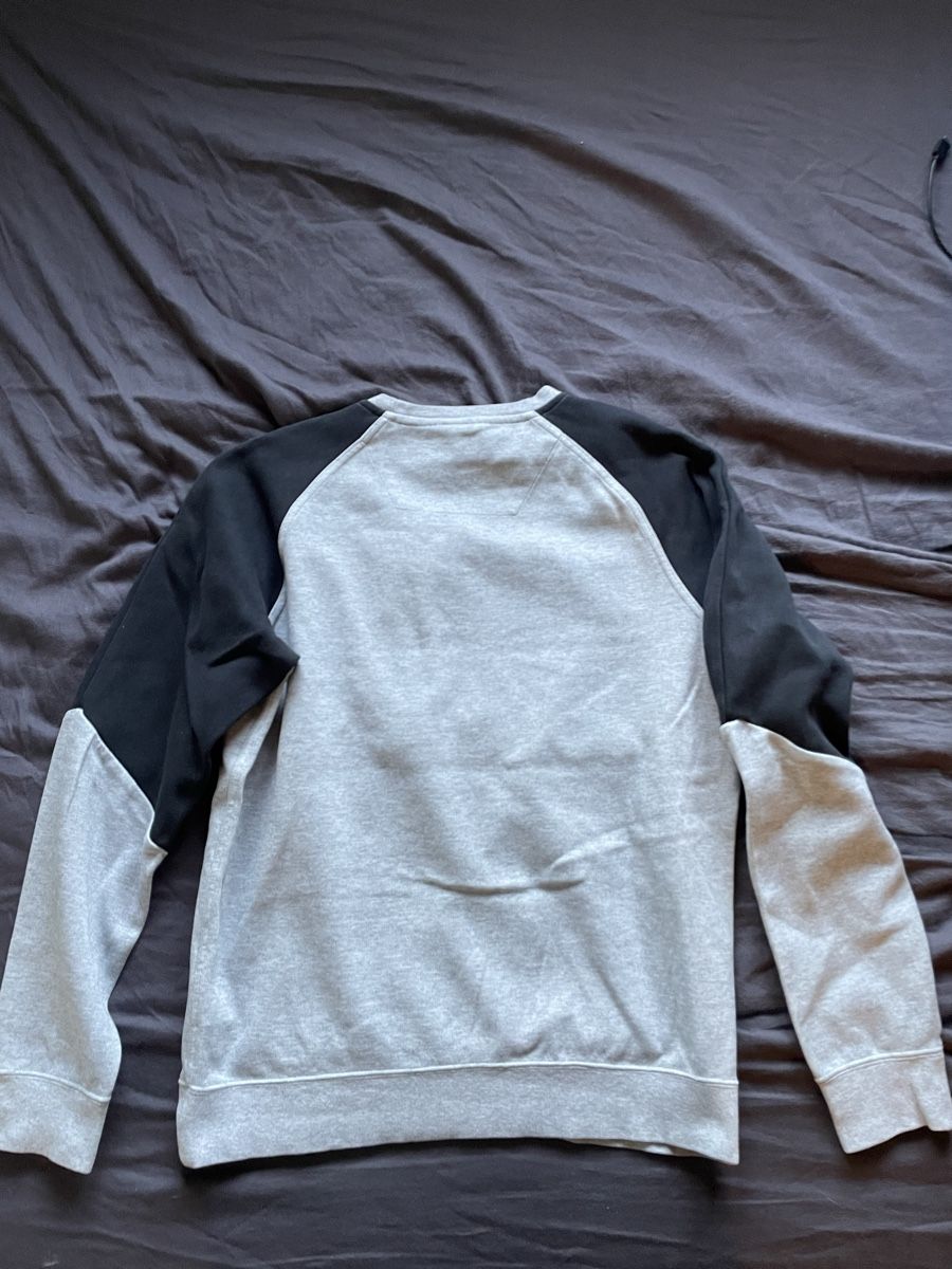 Nike Maglioni & Felpe: Nike Pullover grau schwarz Grösse M – Usato da Spreitenbach venduto da dar_26yd 2