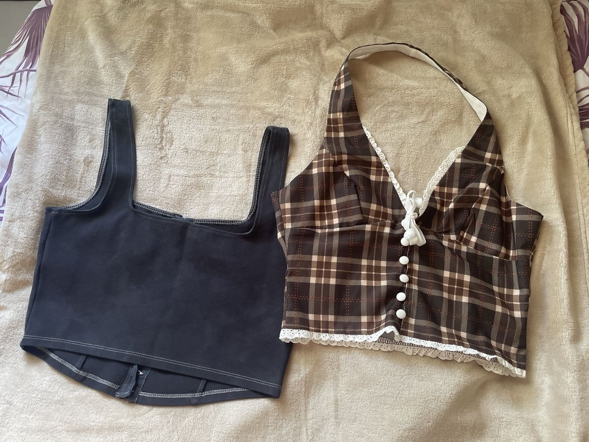 Top: 2 Crop Top Gr. S und M  – Usato da Balsthal venduto da Katzenfan99