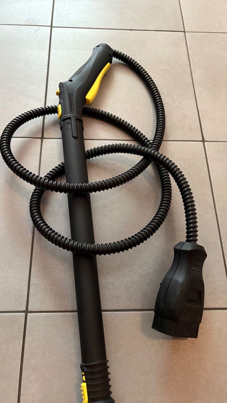 Kärcher Pulitori a vapore: Kärcher SC5 EasyFix Dampfreiniger Bodendüse mit Stiel – Usato da Bern venduto da Erik_and_Son 1