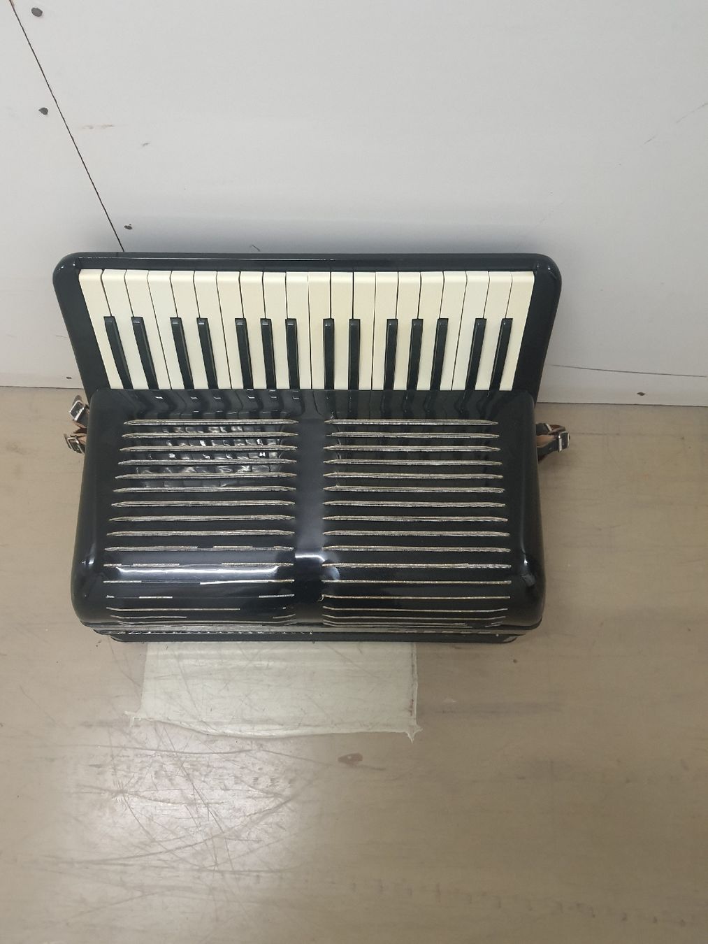 Hohner Strumenti musicali: accordéon à piano hohner – Usato da Pont-de-la-Morge venduto da Mirabelle0 6