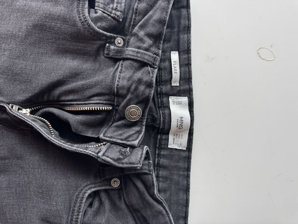 Mango Jeans: Black Flare Jeans Mango Denim Distressed, goth – Neu (gemäss Beschreibung) aus Zürich von forestF4iry 5