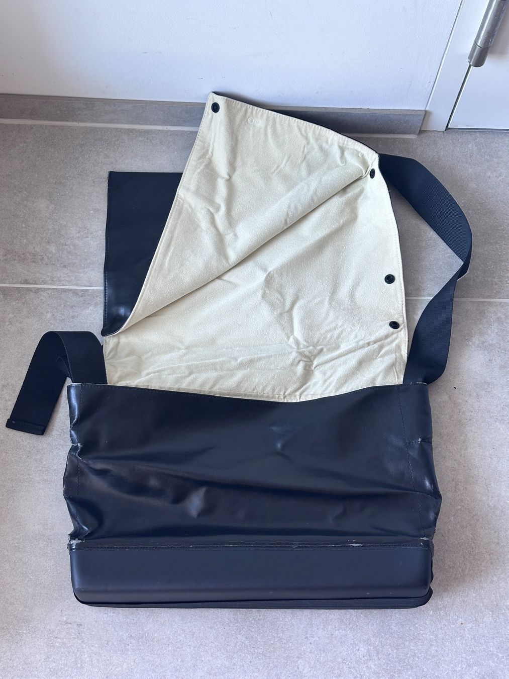 Taschen: MOLESKIN - Umhängetasche – Gebraucht aus Berg SG von elcapitan02 3
