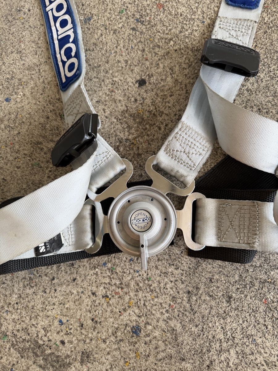 Tutti pezzi di ricambio auto: Sparco / Schroth 4 Punkt Renngurte – Usato da Mirchel venduto da Hilal1994 3