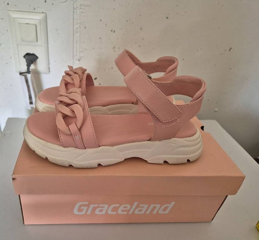 Scarpe per ragazzi: Sandalo da bambina – Usato da Vacallo venduto da for_Alessandra78 1