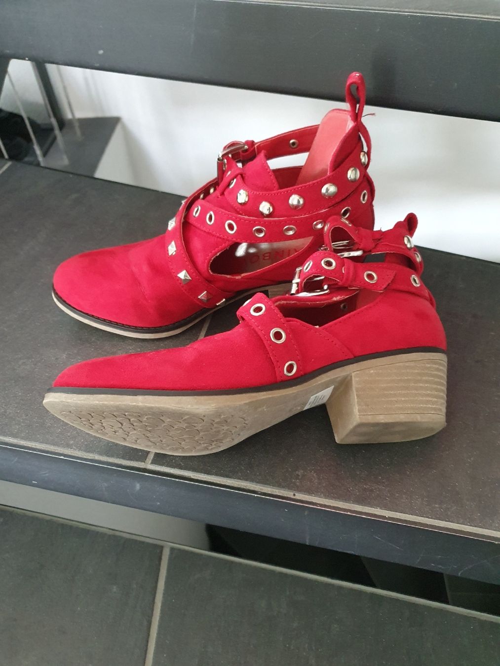Scarpe da donna: Schuhe37 – Usato da Würenlingen venduto da kuh33 2