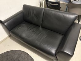 Schwarzes Ledersofa